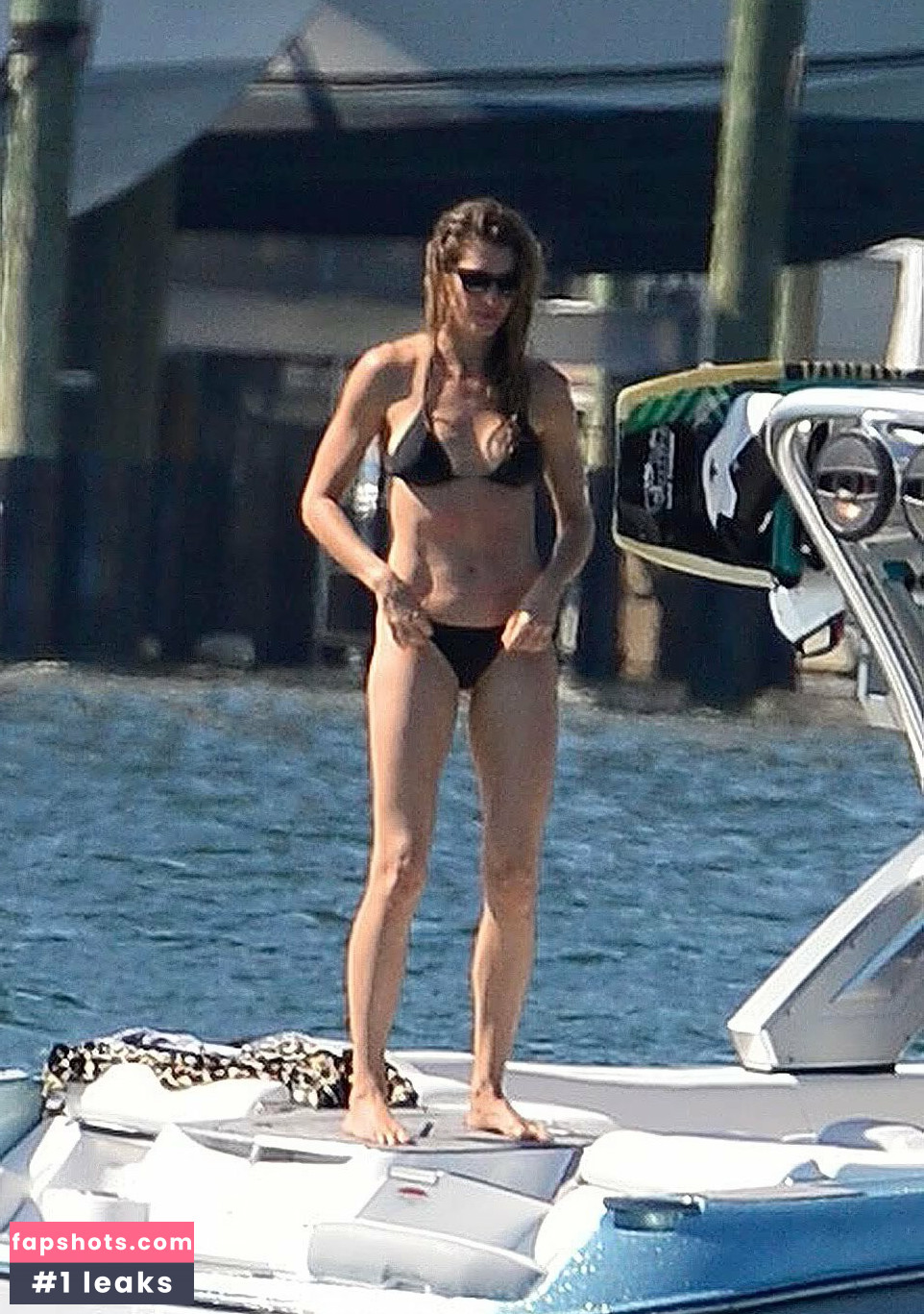 Gisele Bundchen gallery photo #196