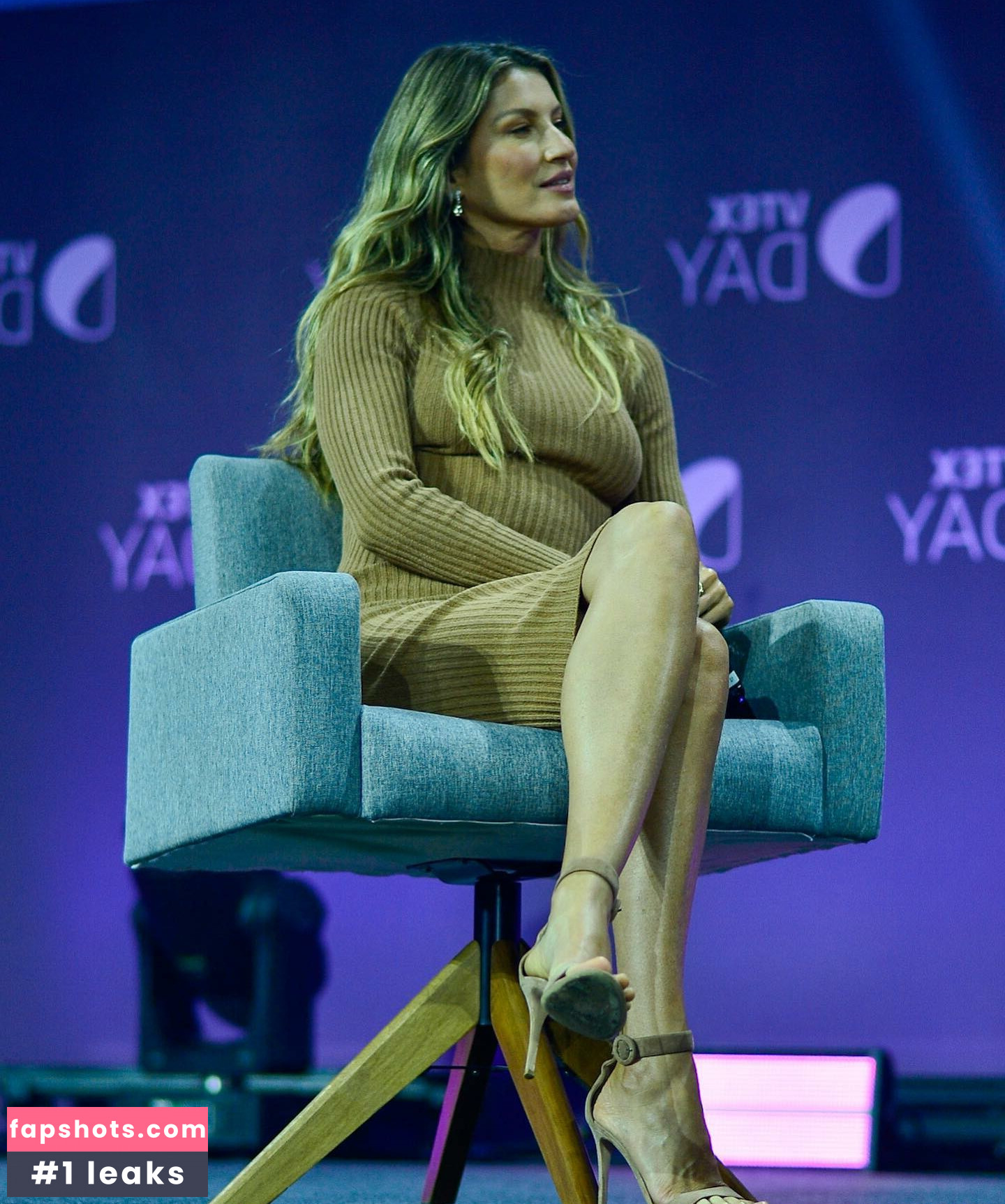 Gisele Bundchen gallery photo #210