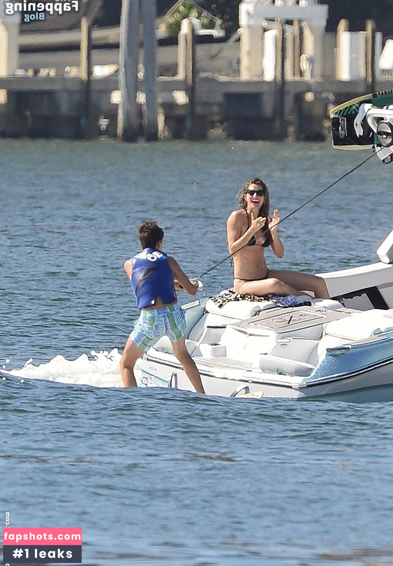 Gisele Bundchen gallery photo #230