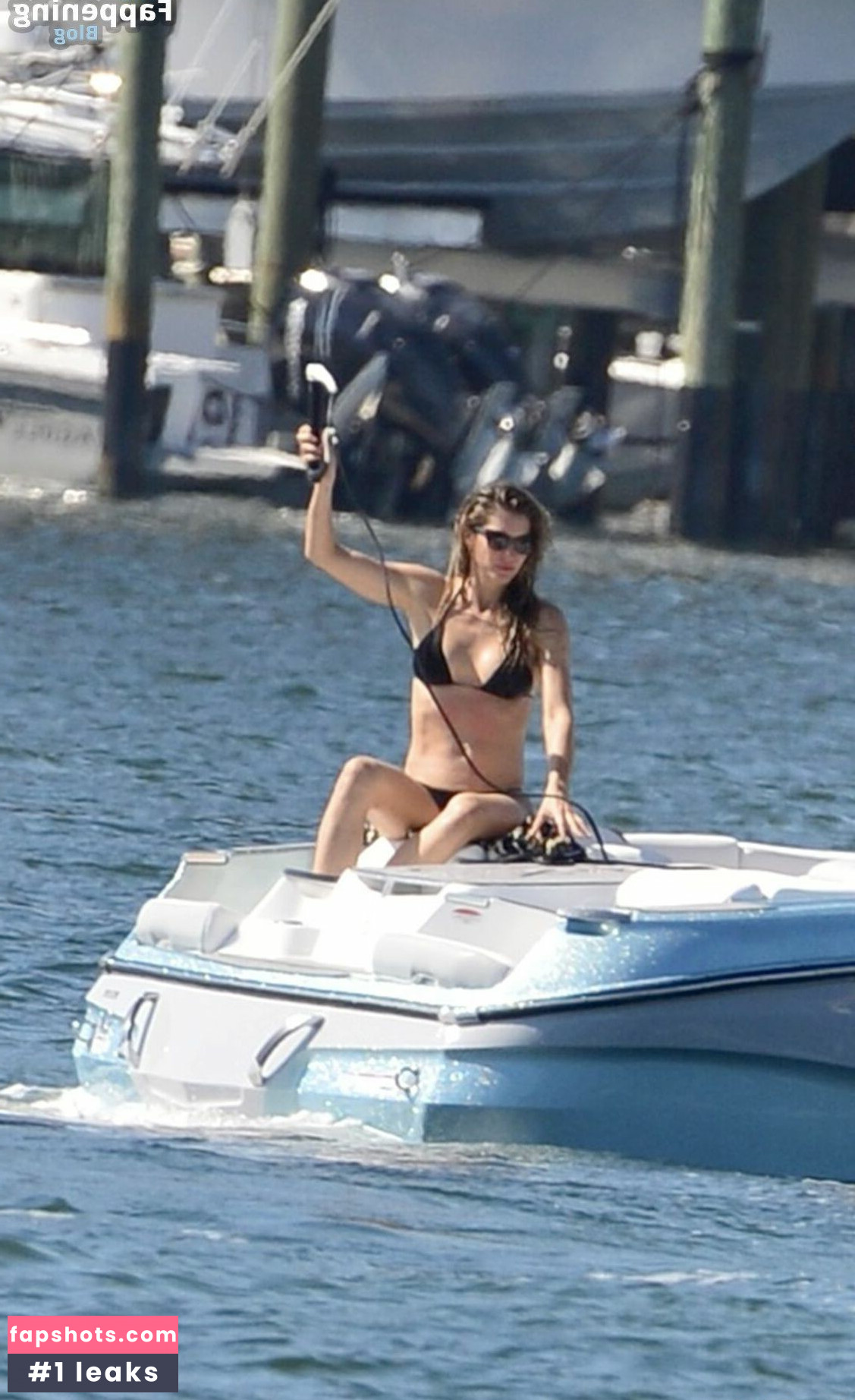 Gisele Bundchen gallery photo #235