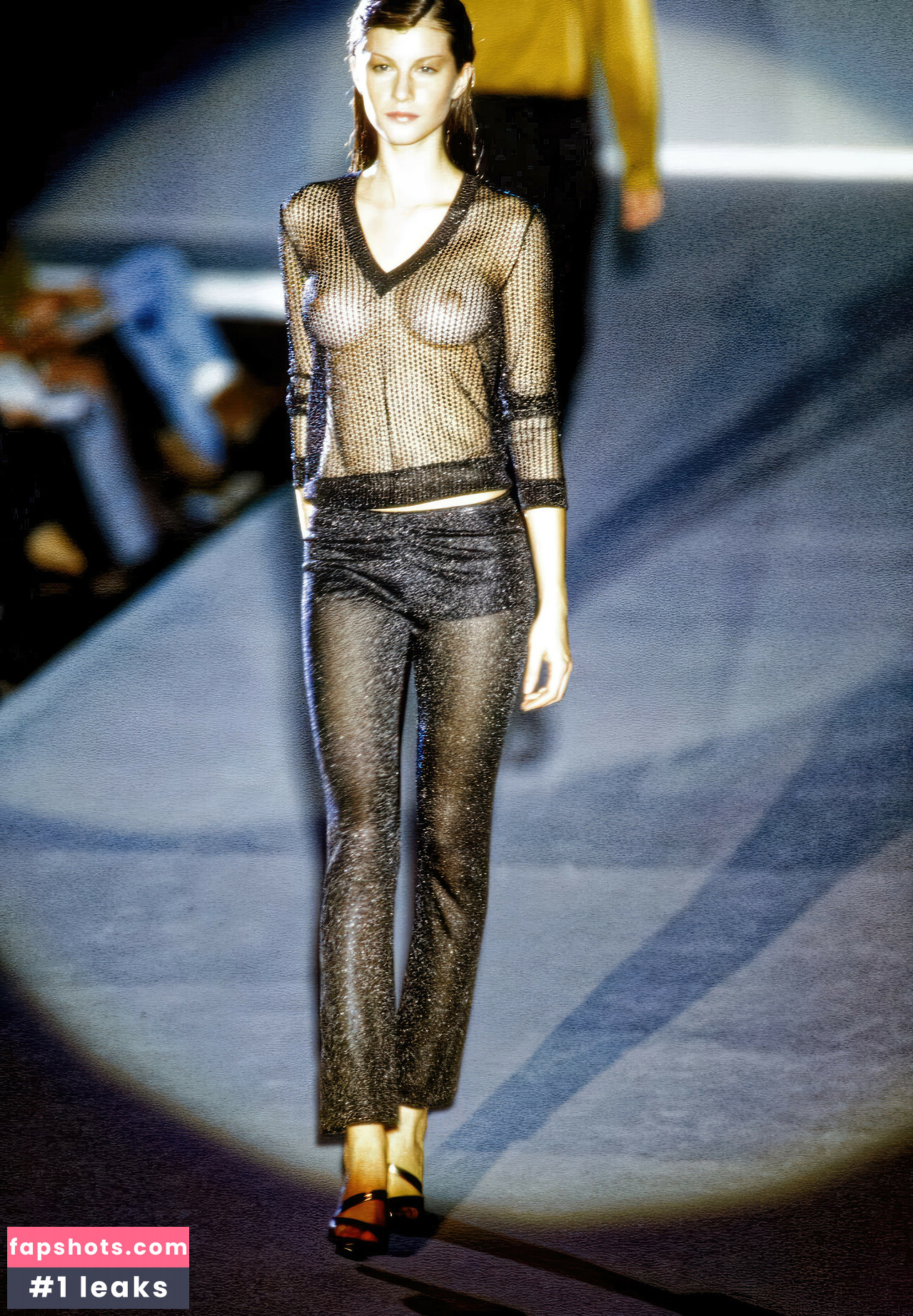 Gisele Bundchen gallery photo #295