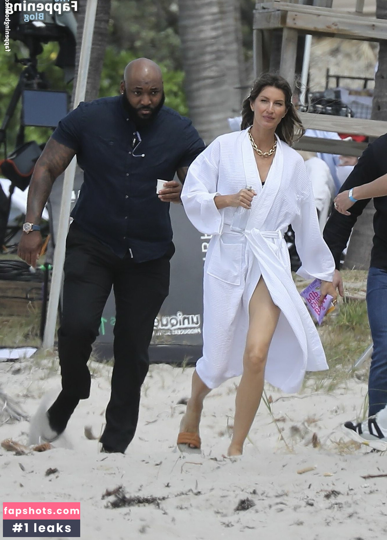 Gisele Bundchen gallery photo #297