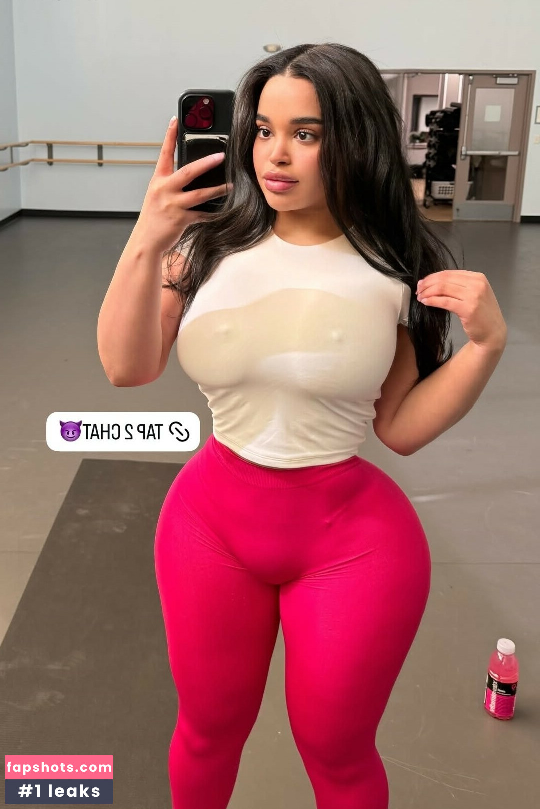 Giselle Lynette gallery photo #9