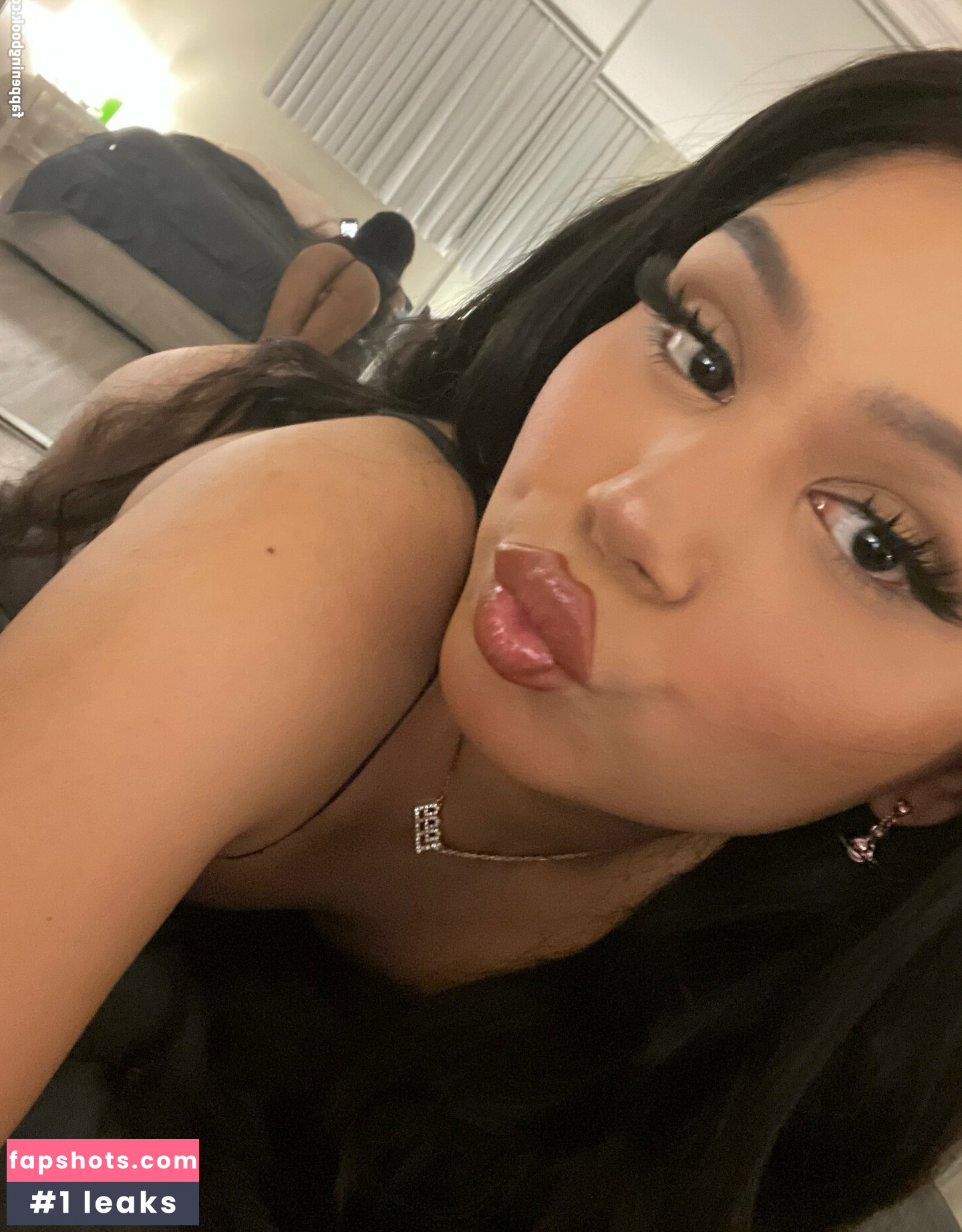 GISELLE.XO nude babe gallery