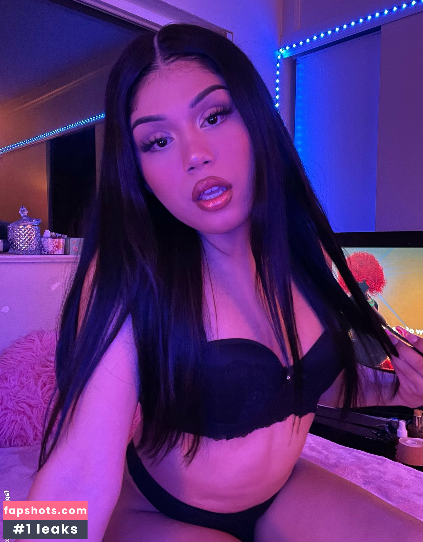 GISELLE.XO gallery photo #17