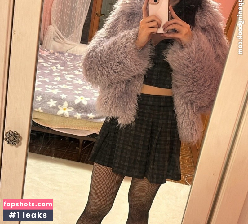 Gittola nude babe gallery