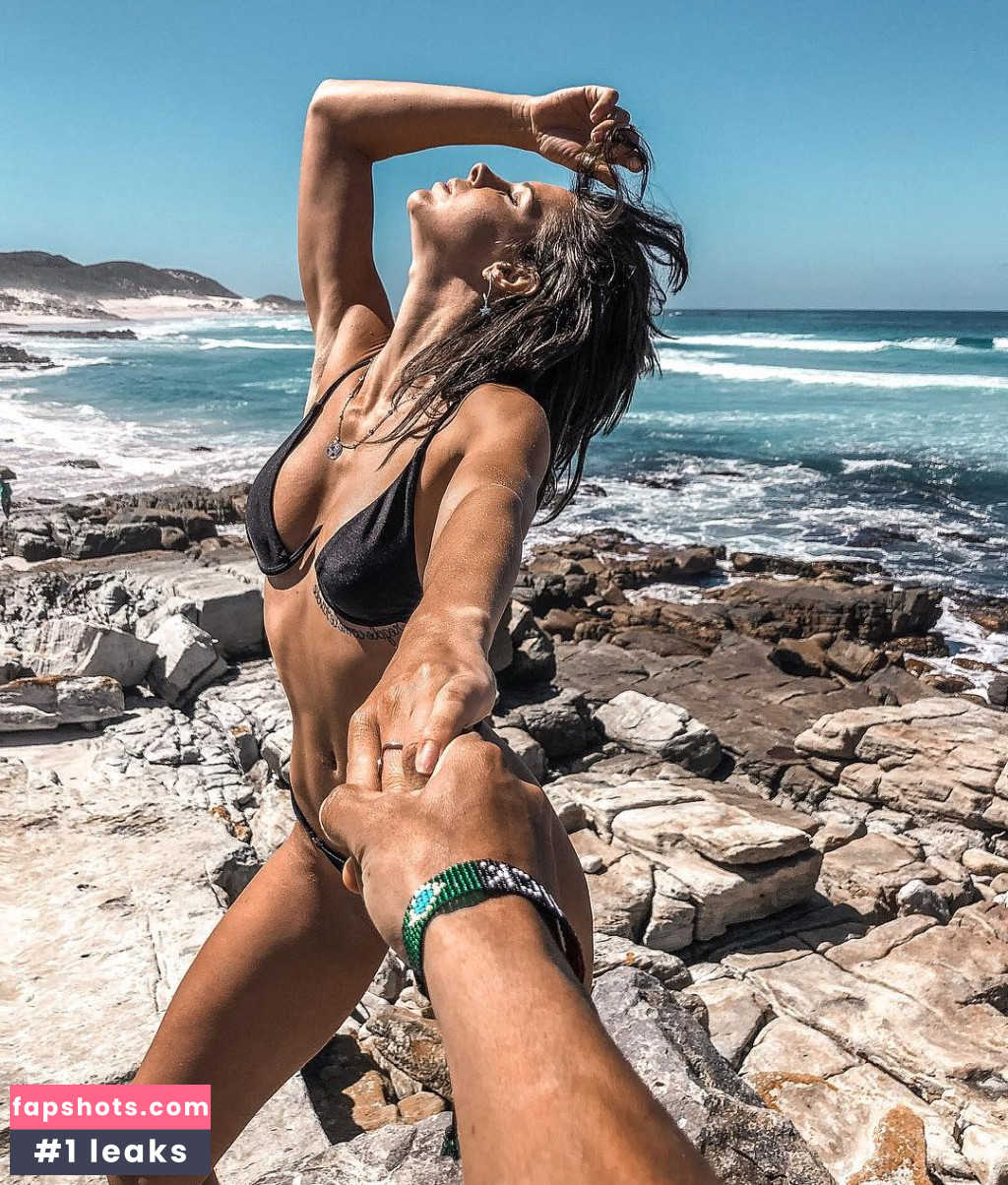 Giulia Calcaterra gallery photo #2