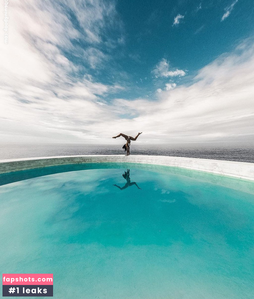 Giulia Calcaterra gallery photo #12