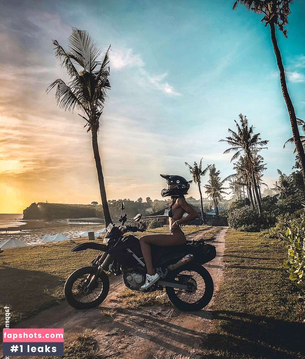 Giulia Calcaterra gallery photo #20