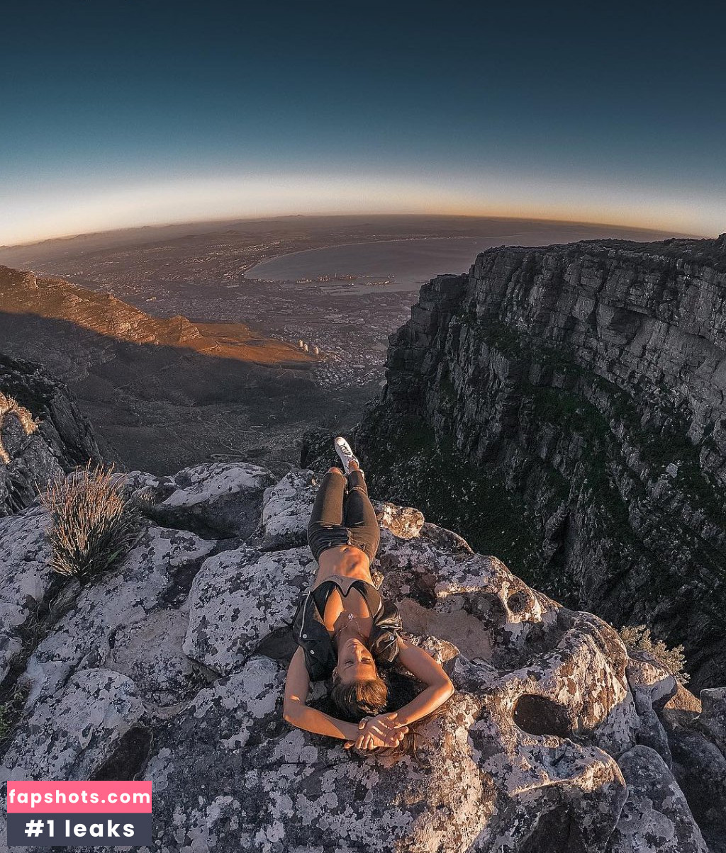 Giulia Calcaterra gallery photo #3