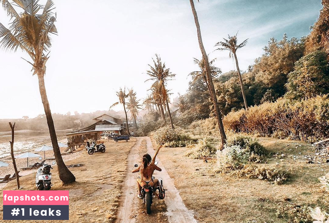 Giulia Calcaterra gallery photo #25