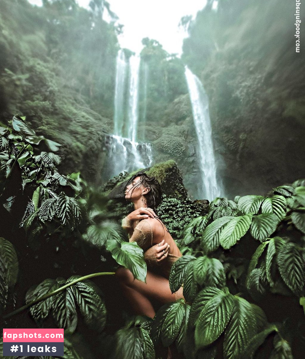 Giulia Calcaterra gallery photo #27