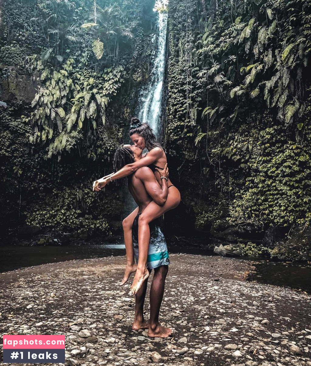 Giulia Calcaterra gallery photo #31