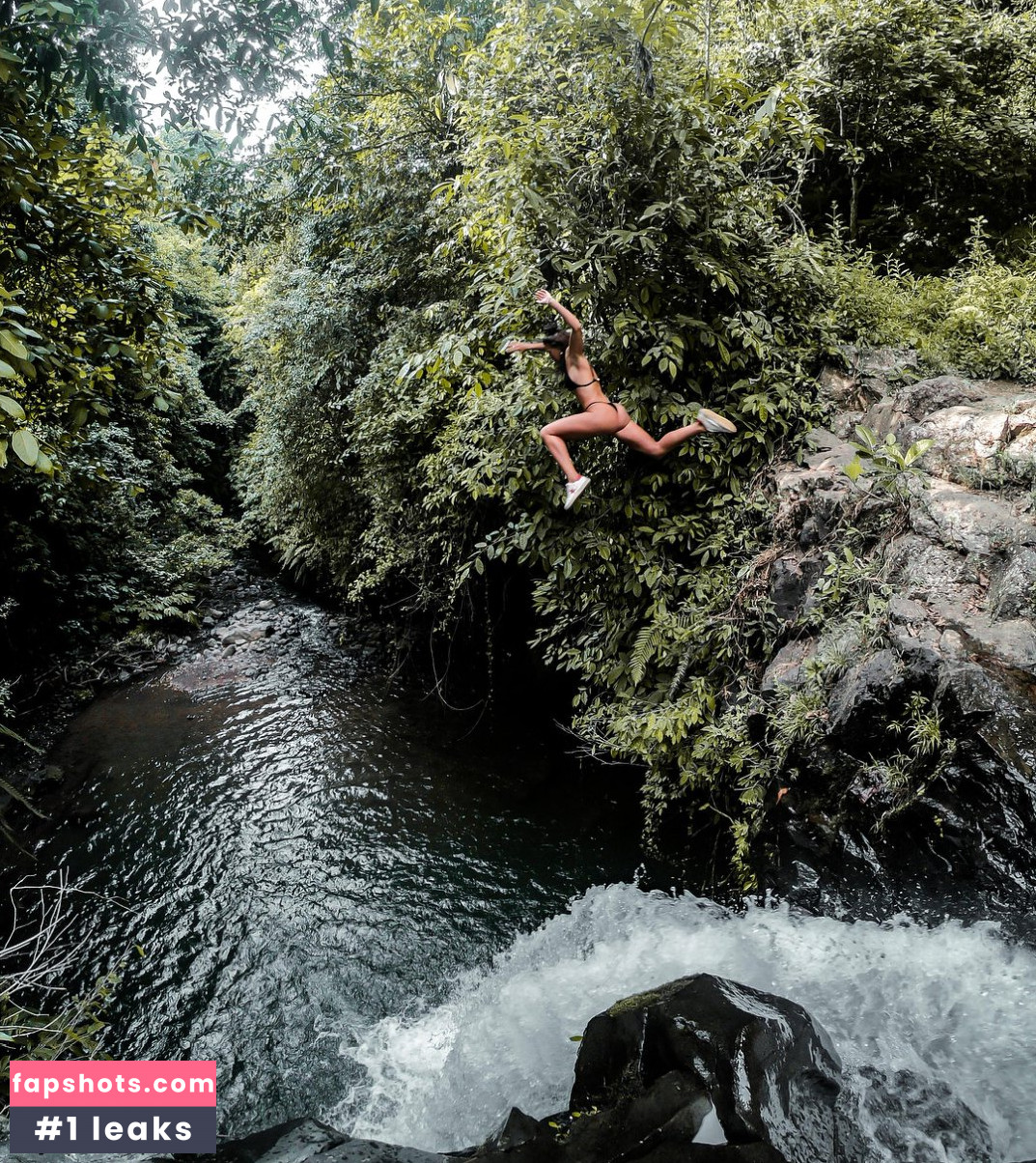 Giulia Calcaterra gallery photo #33