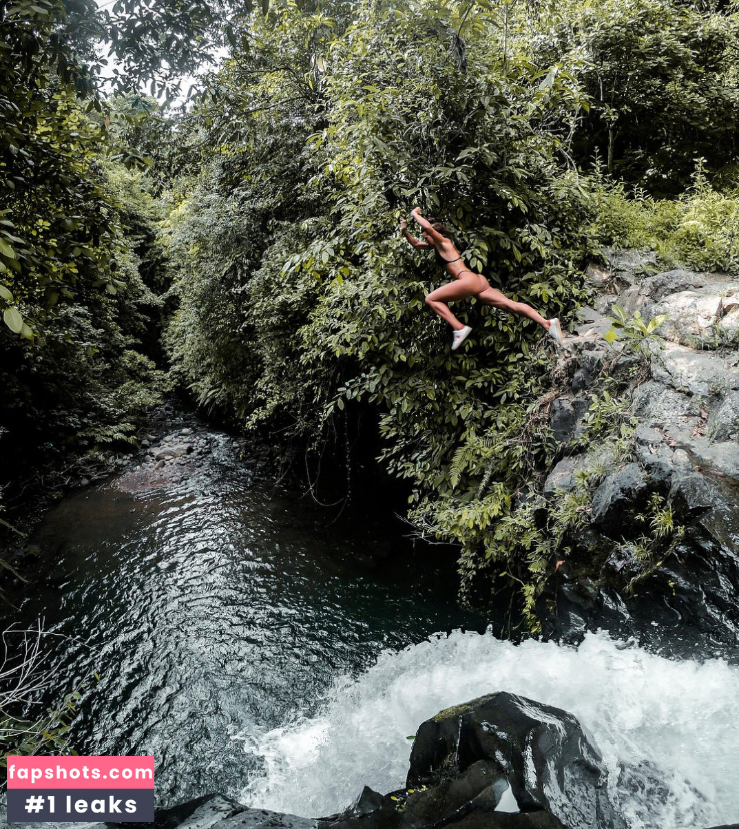 Giulia Calcaterra gallery photo #34