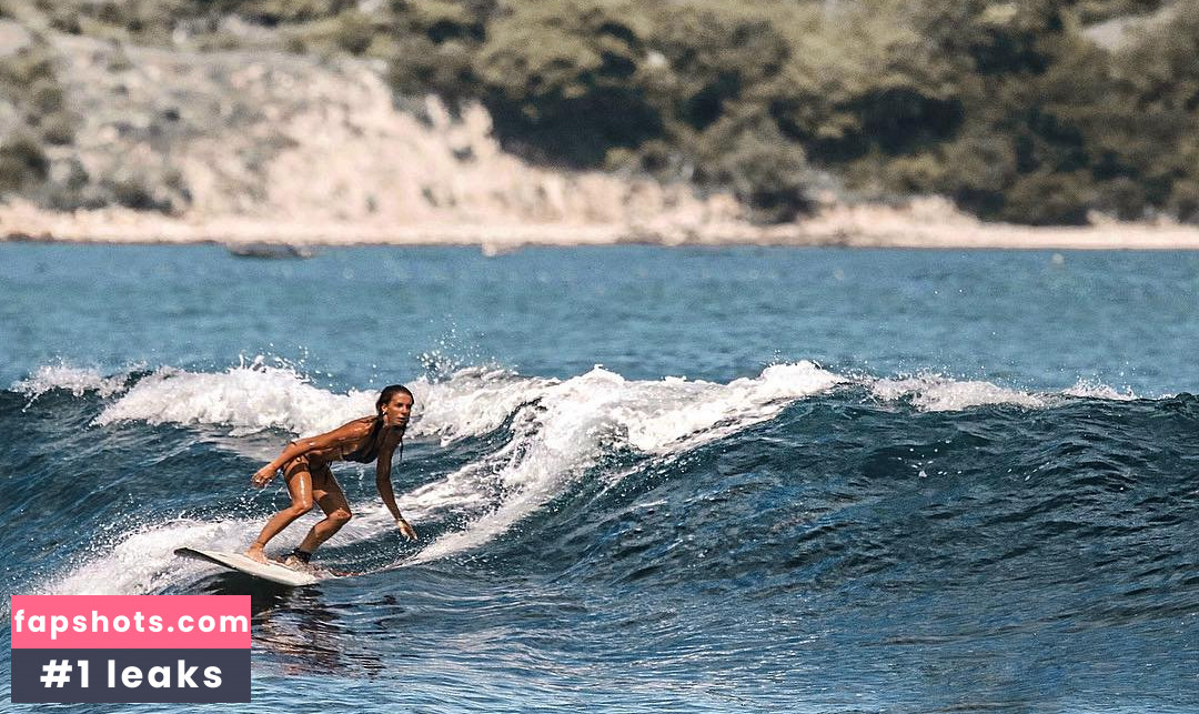 Giulia Calcaterra gallery photo #36