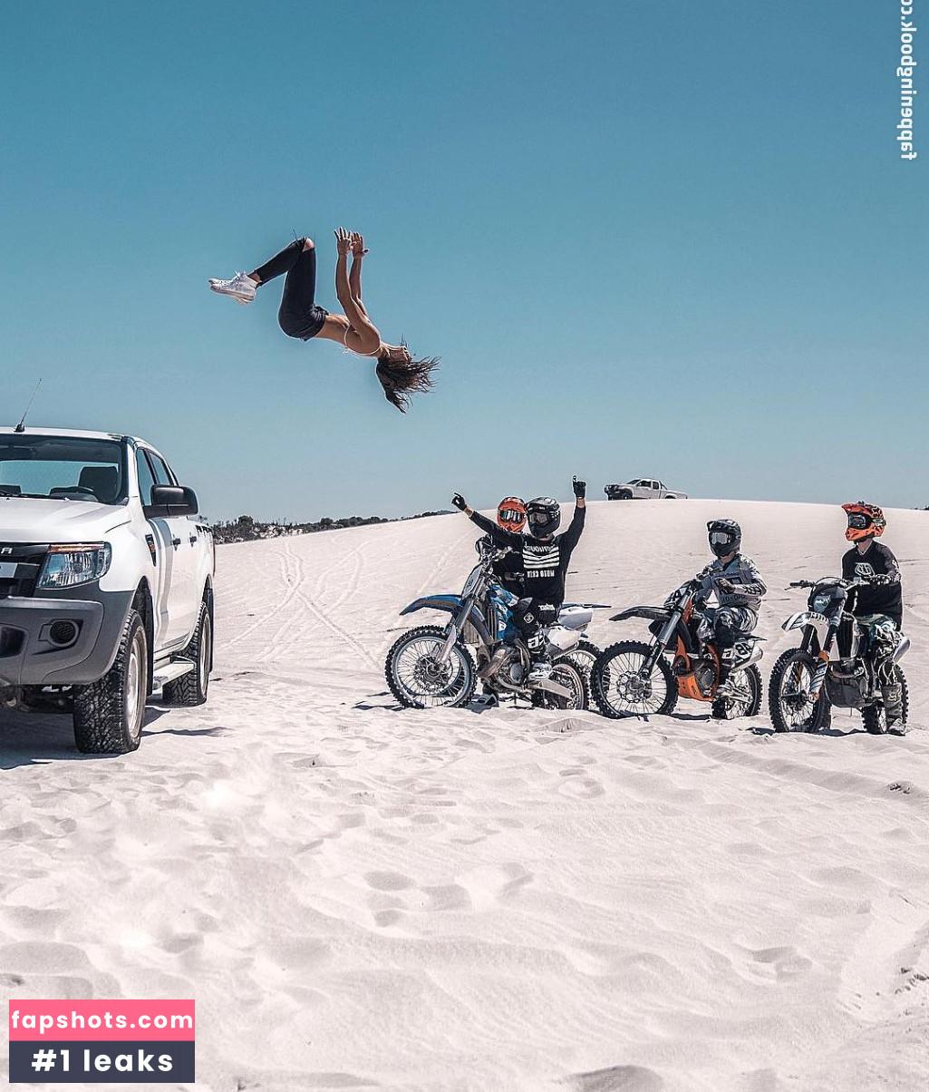 Giulia Calcaterra gallery photo #5