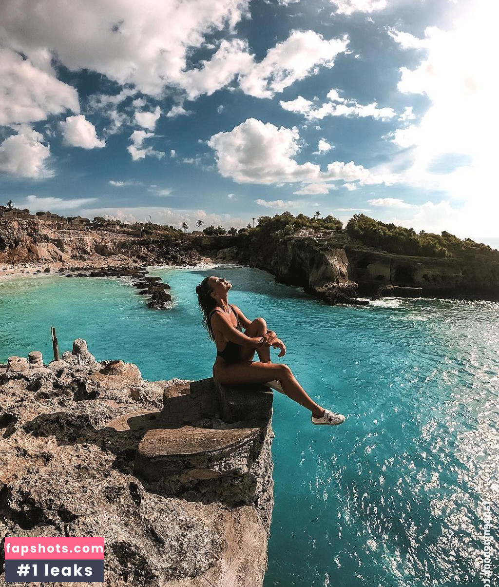 Giulia Calcaterra gallery photo #49