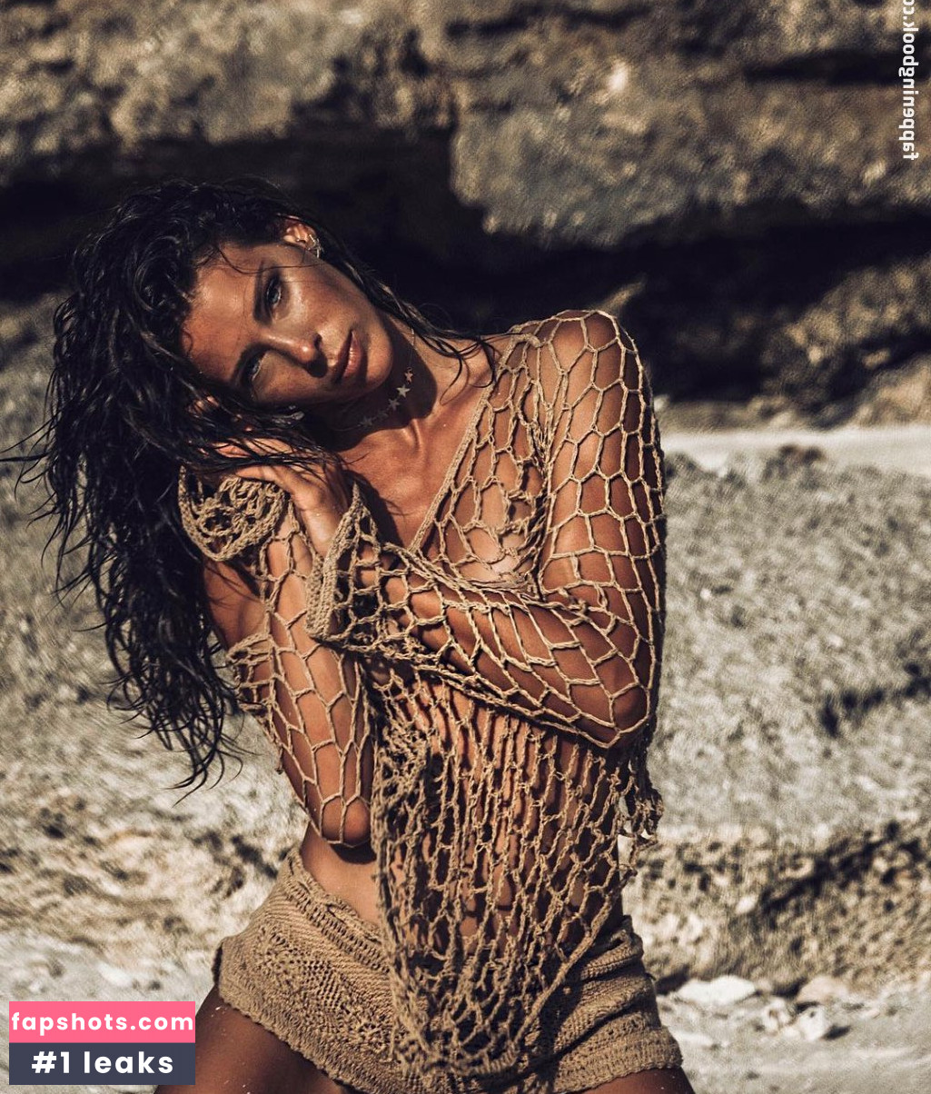 Giulia Calcaterra gallery photo #52