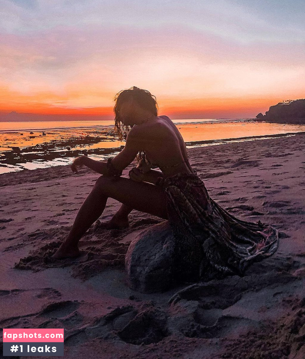 Giulia Calcaterra gallery photo #56