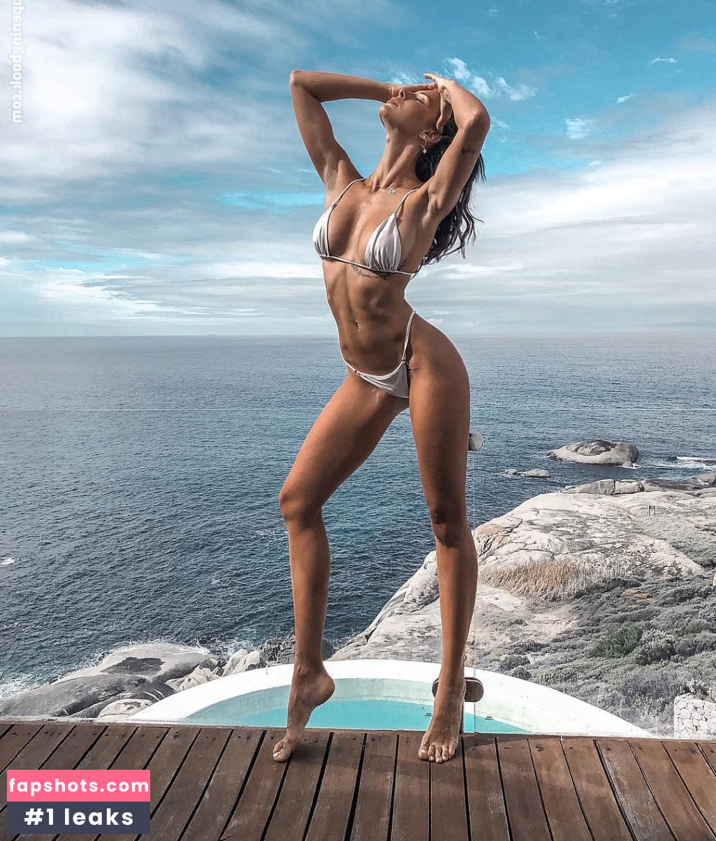 Giulia Calcaterra gallery photo #8