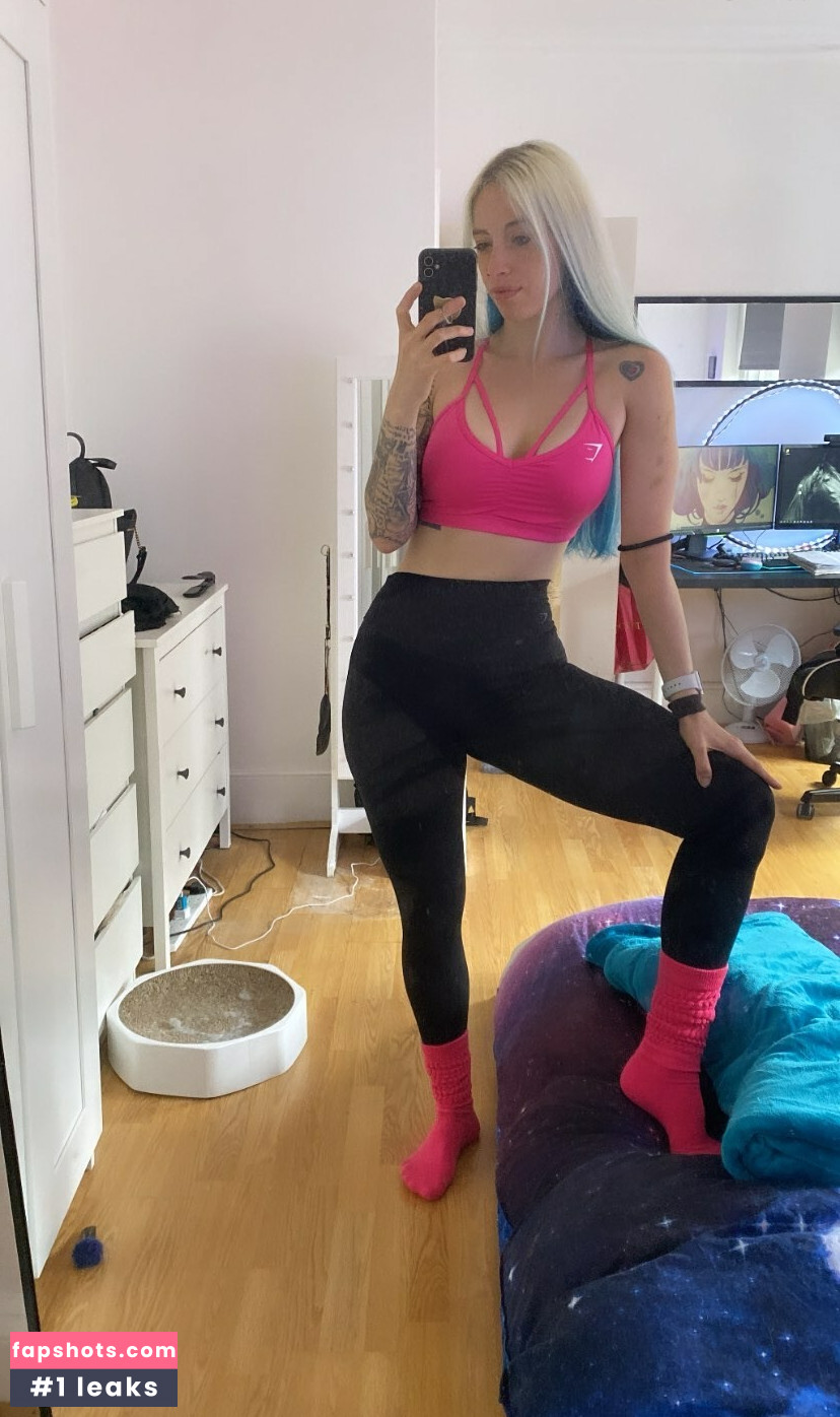 Giulia Henne gallery photo #62