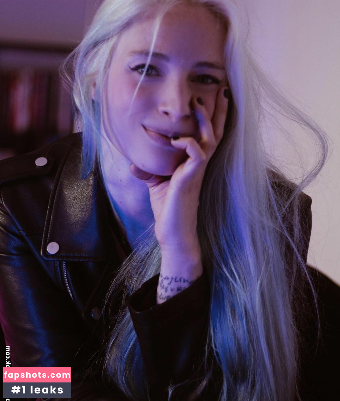 Giulia Henne gallery photo #85