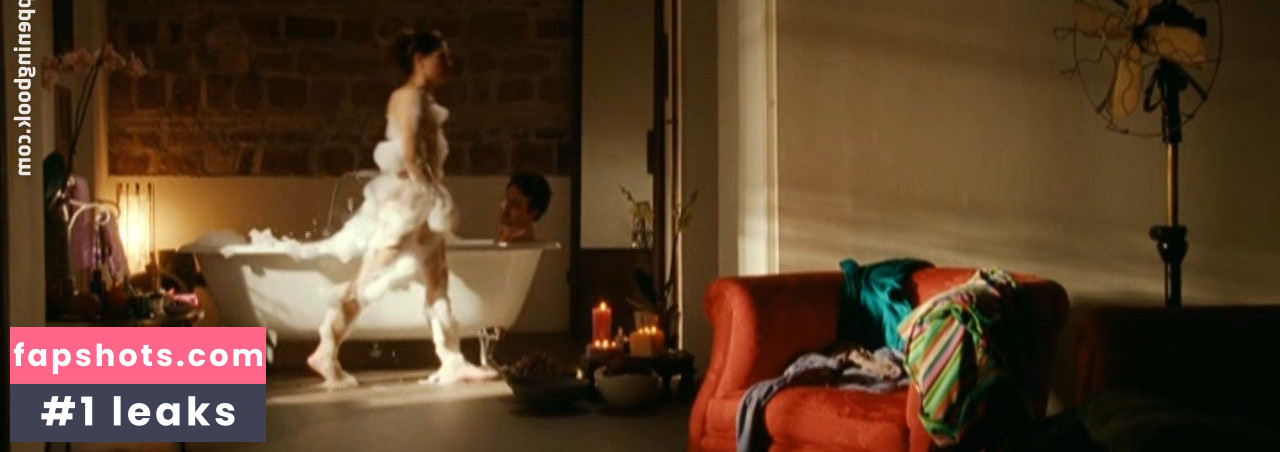 Giulia Michelini gallery photo #16