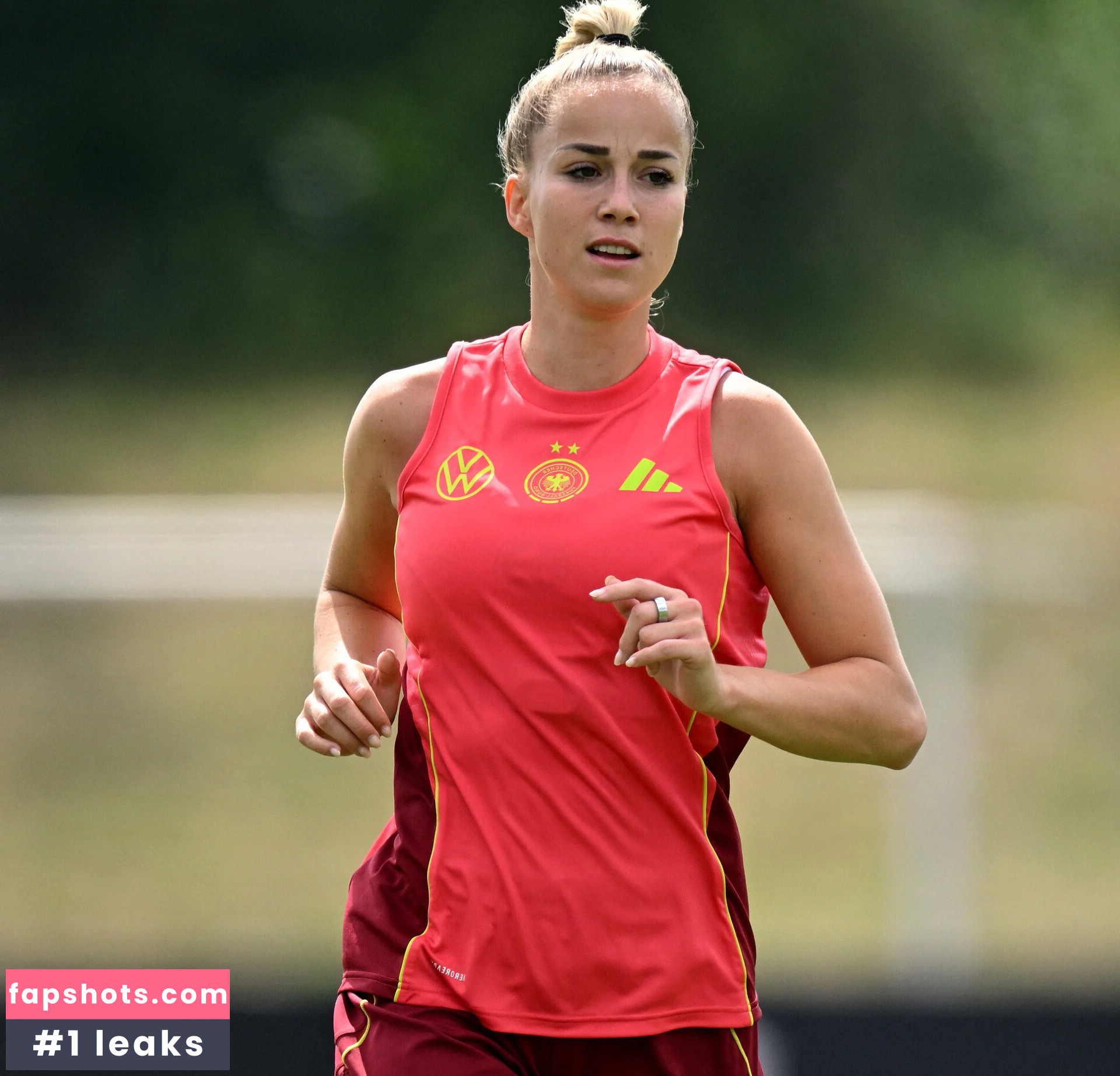 giuliagwinn gallery photo #5