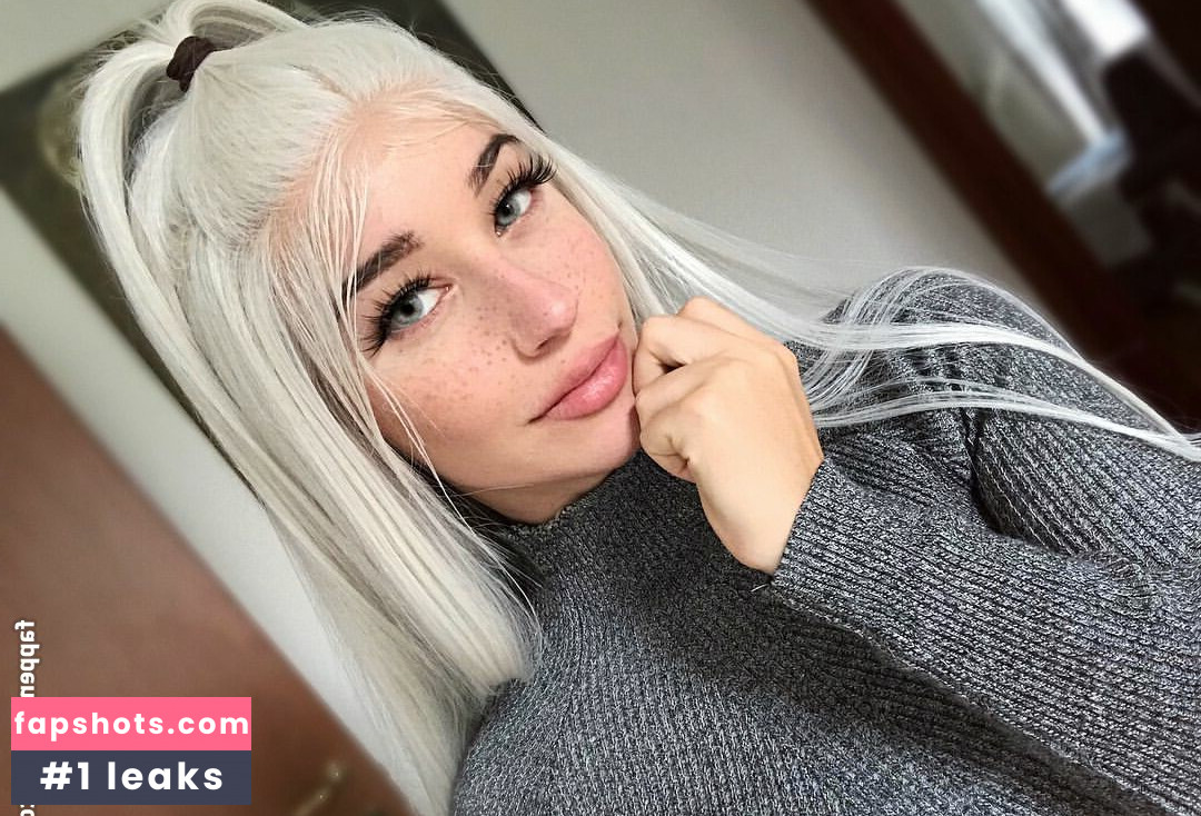 GiuliaMoon gallery photo #18