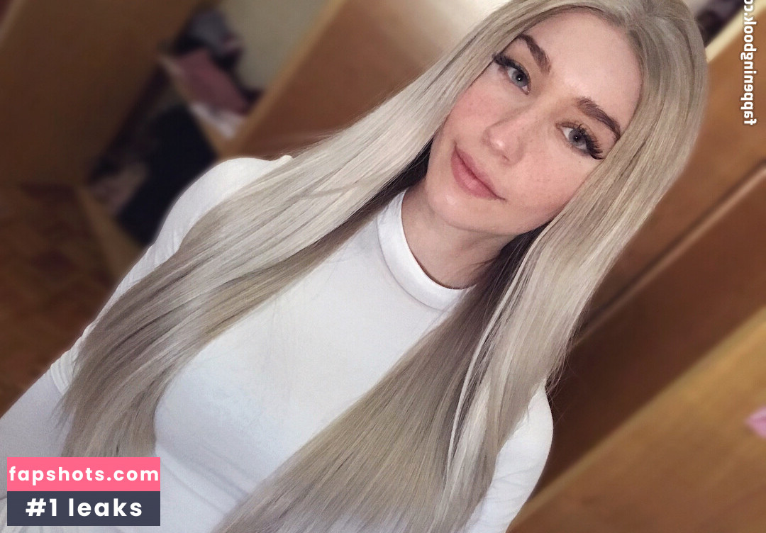 GiuliaMoon gallery photo #22