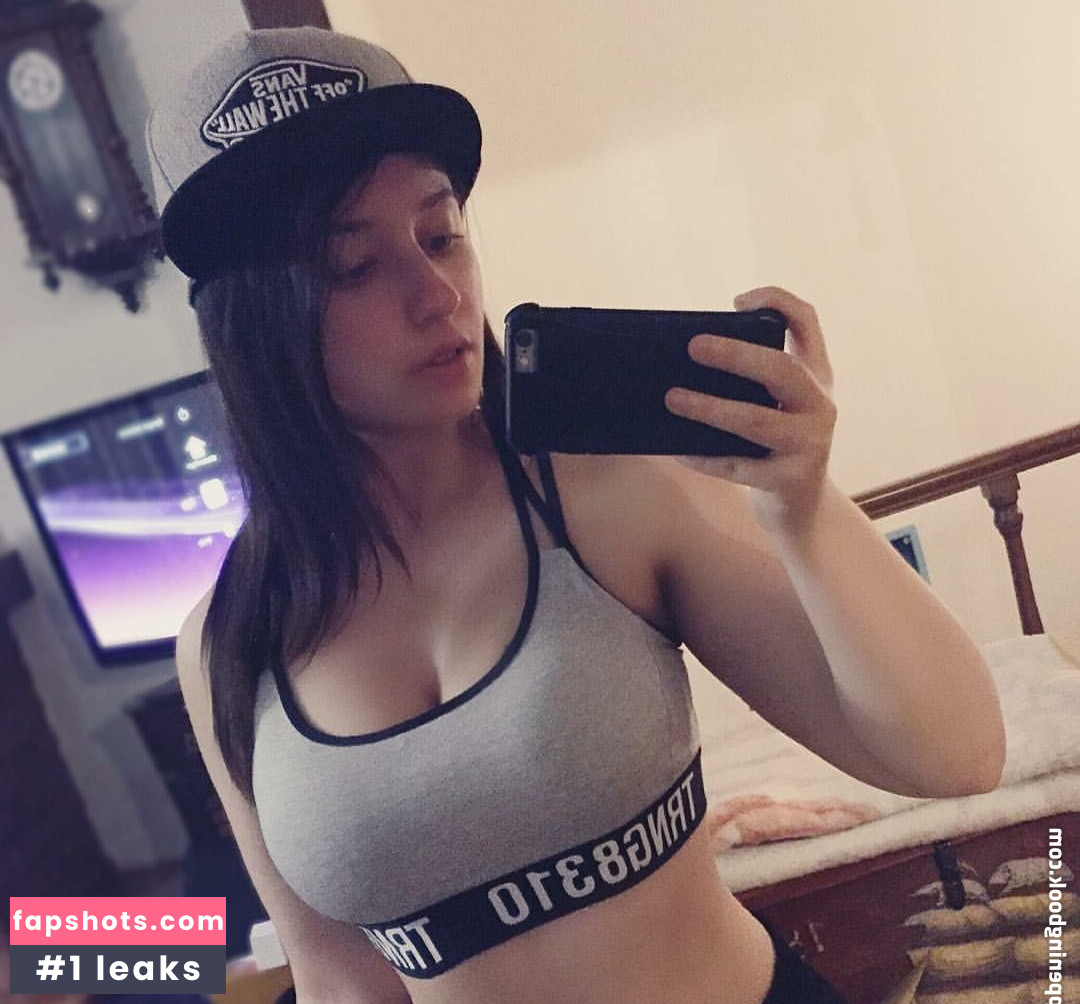 GiuliaMoon gallery photo #6