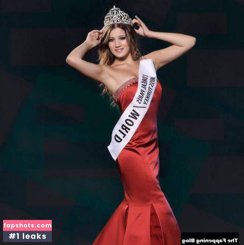 Gizem Karaca gallery photo #6