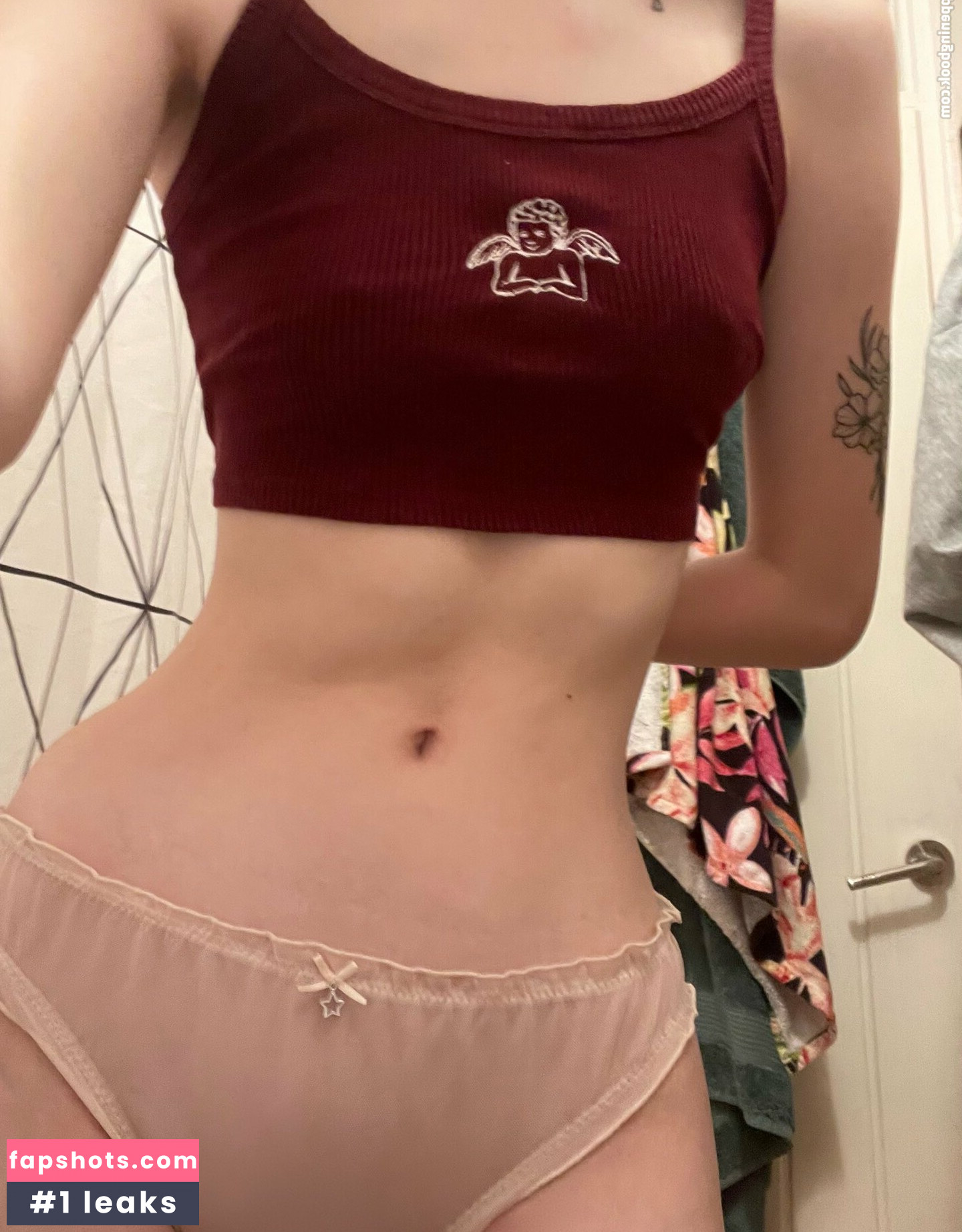 Gizmoer nude babe gallery