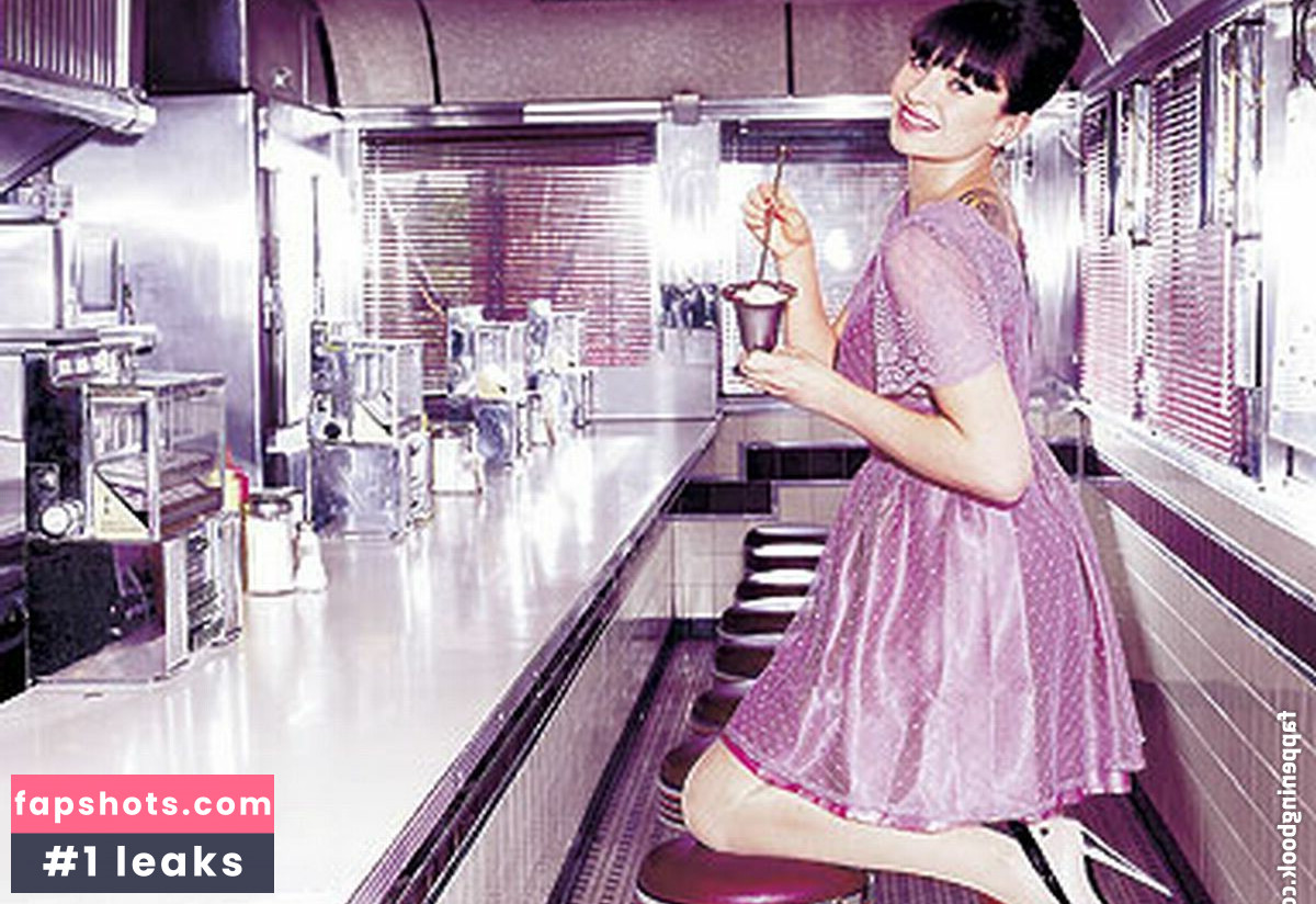 Gizzi Erskine Nude Leaks OnlyFans Photos #79 - Fapshots