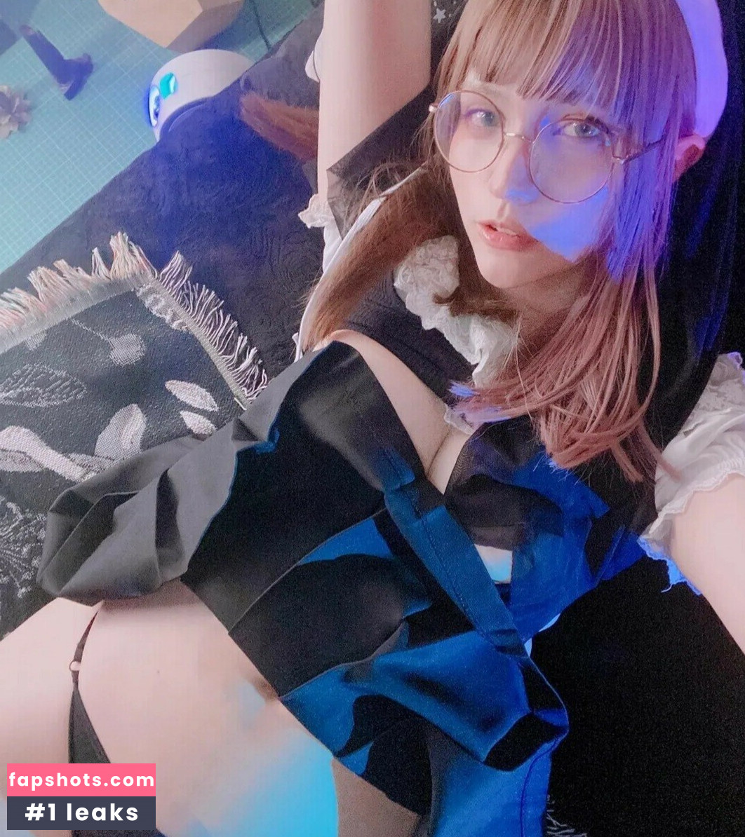 Gloomy Doll nude babe gallery