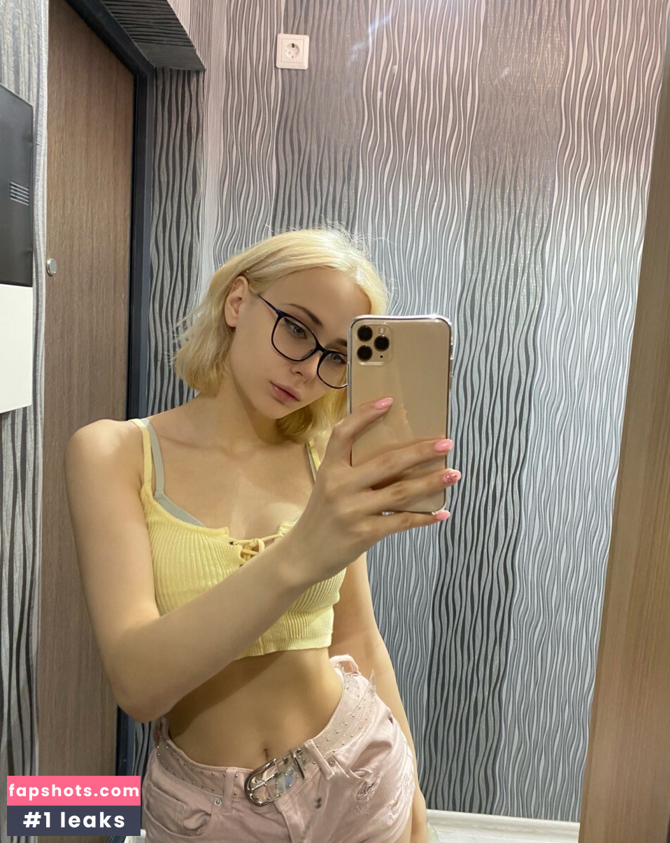 GloriaMatvien gallery photo #20