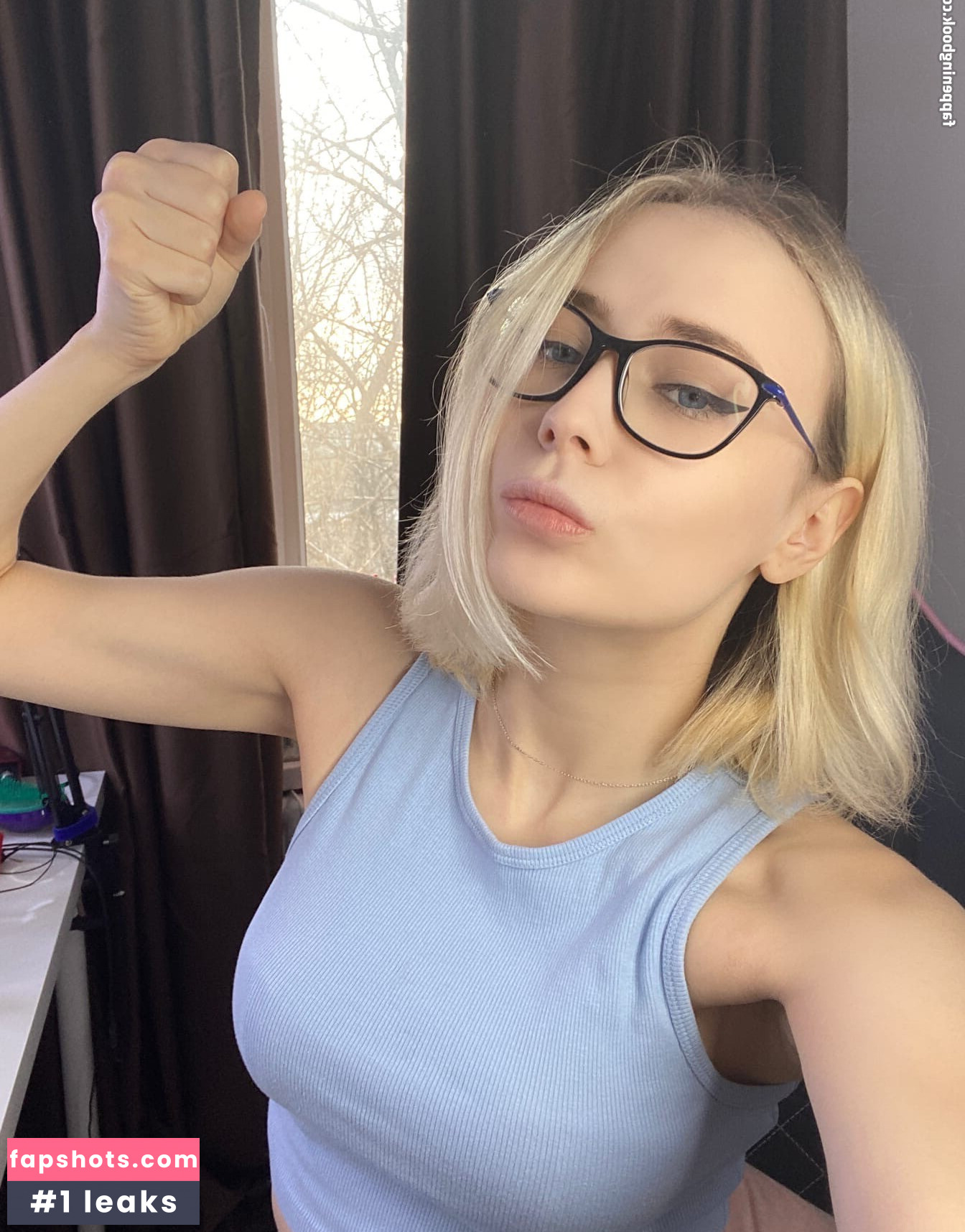 GloriaMatvien gallery photo #21