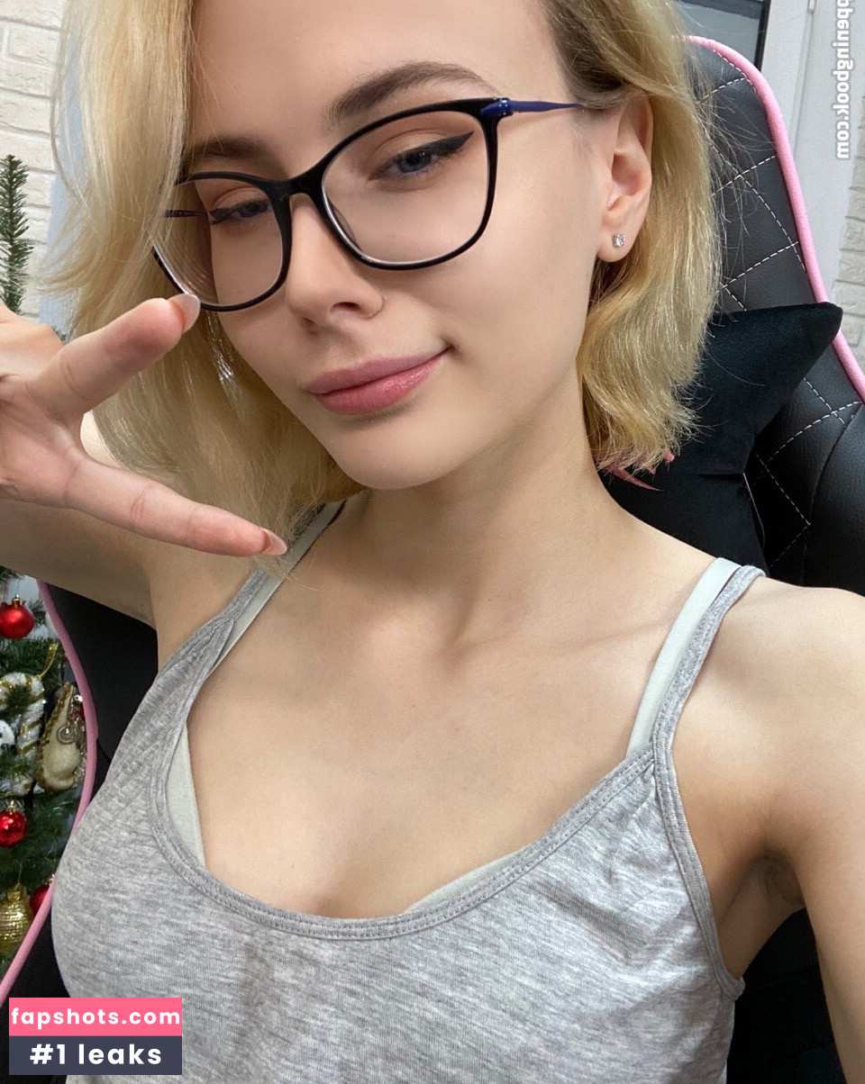 GloriaMatvien gallery photo #25