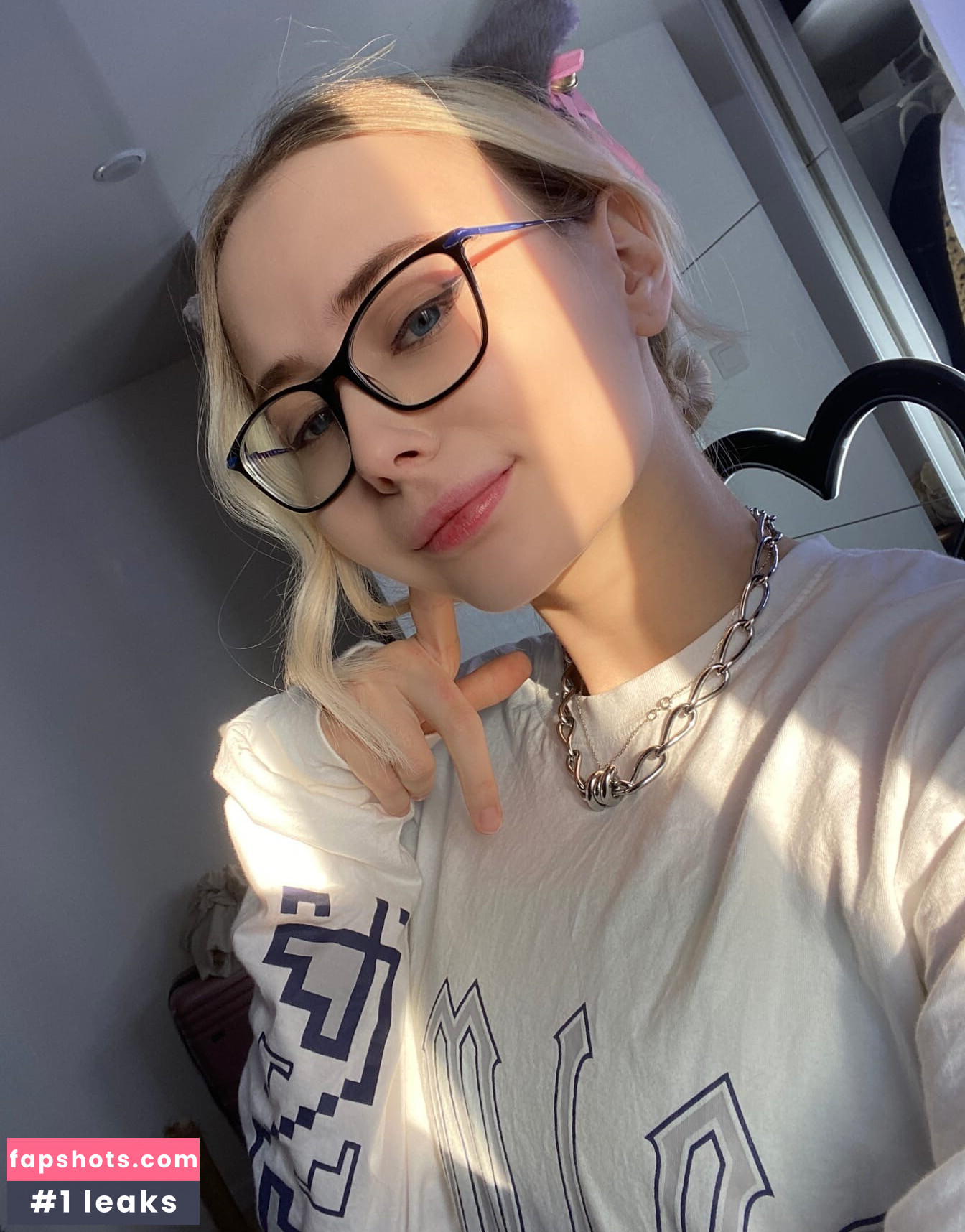 GloriaMatvien gallery photo #31