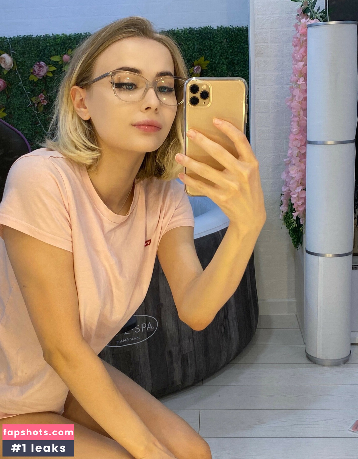 GloriaMatvien gallery photo #34