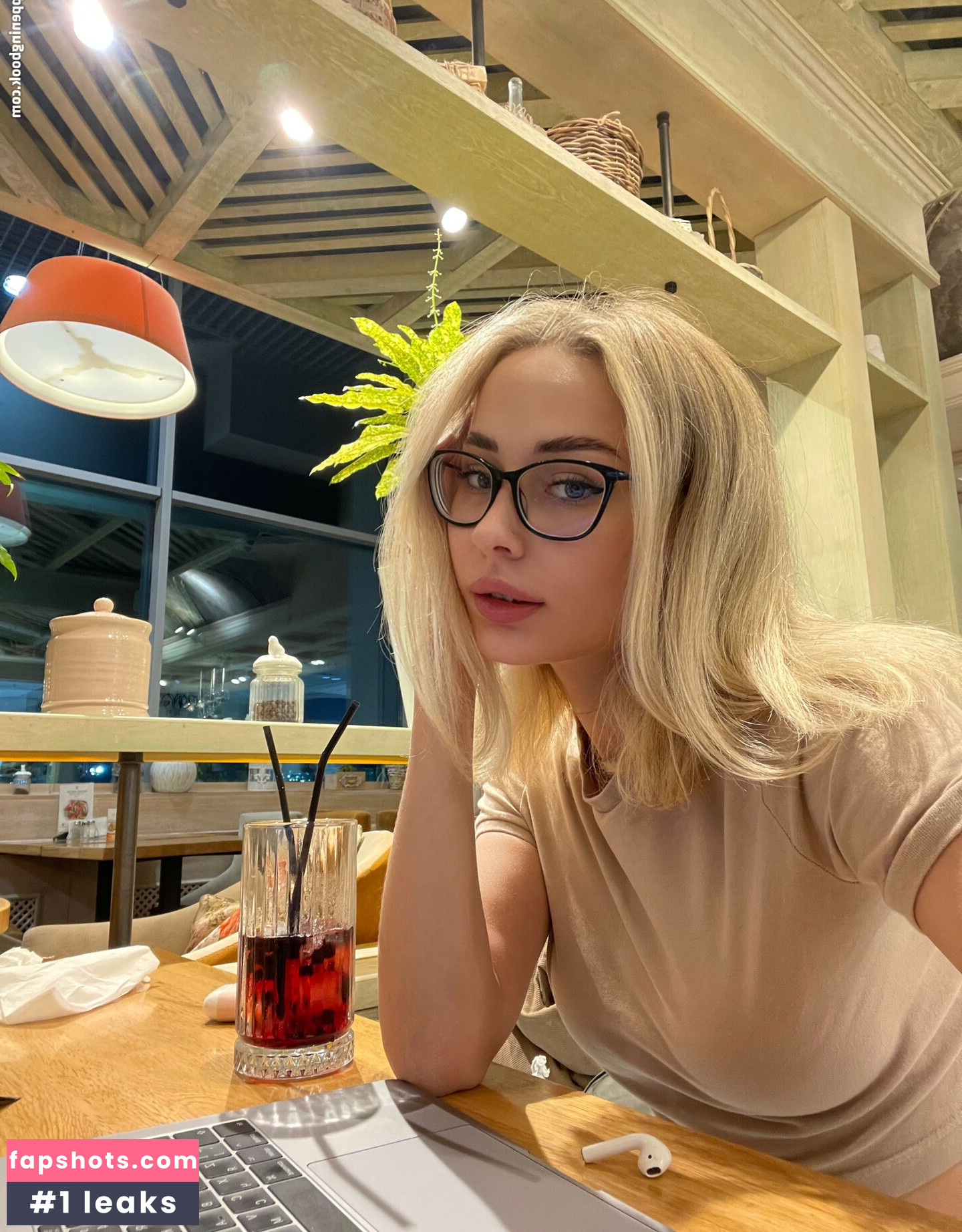 GloriaMatvien gallery photo #52