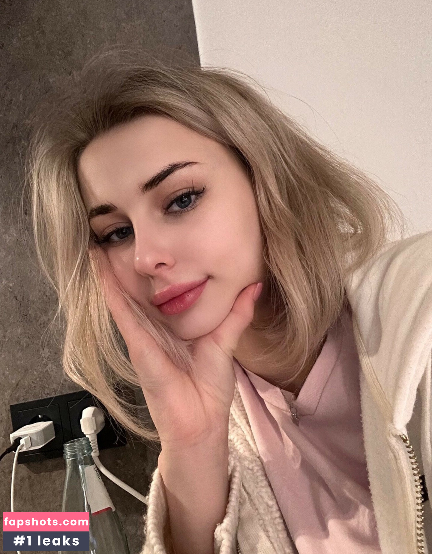 GloriaMatvien gallery photo #53