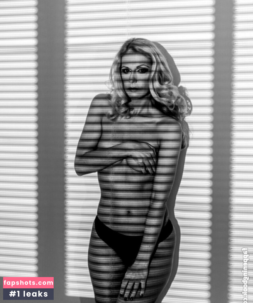 Glorious25 nude babe gallery