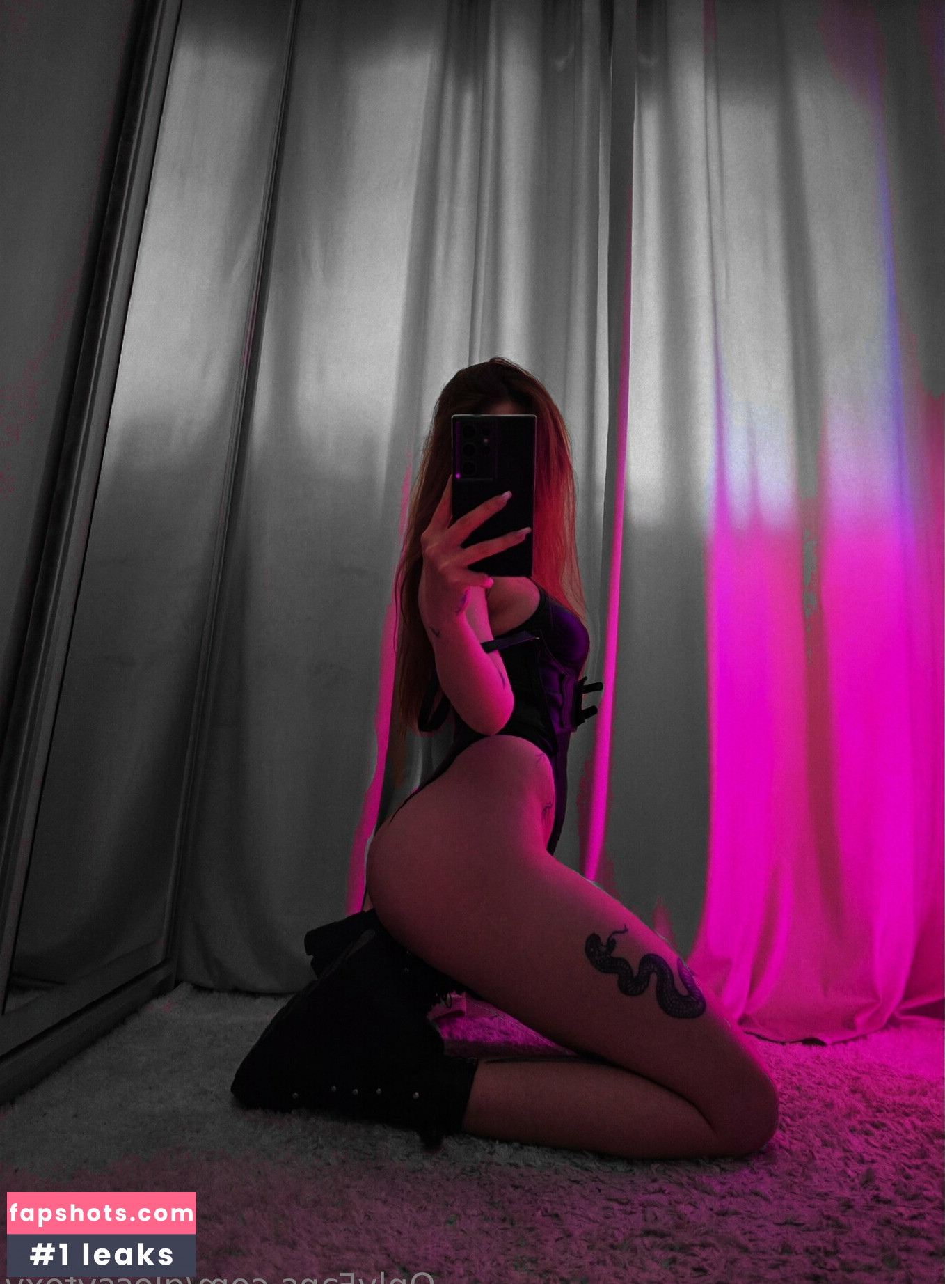 glossyfoxy nude babe gallery