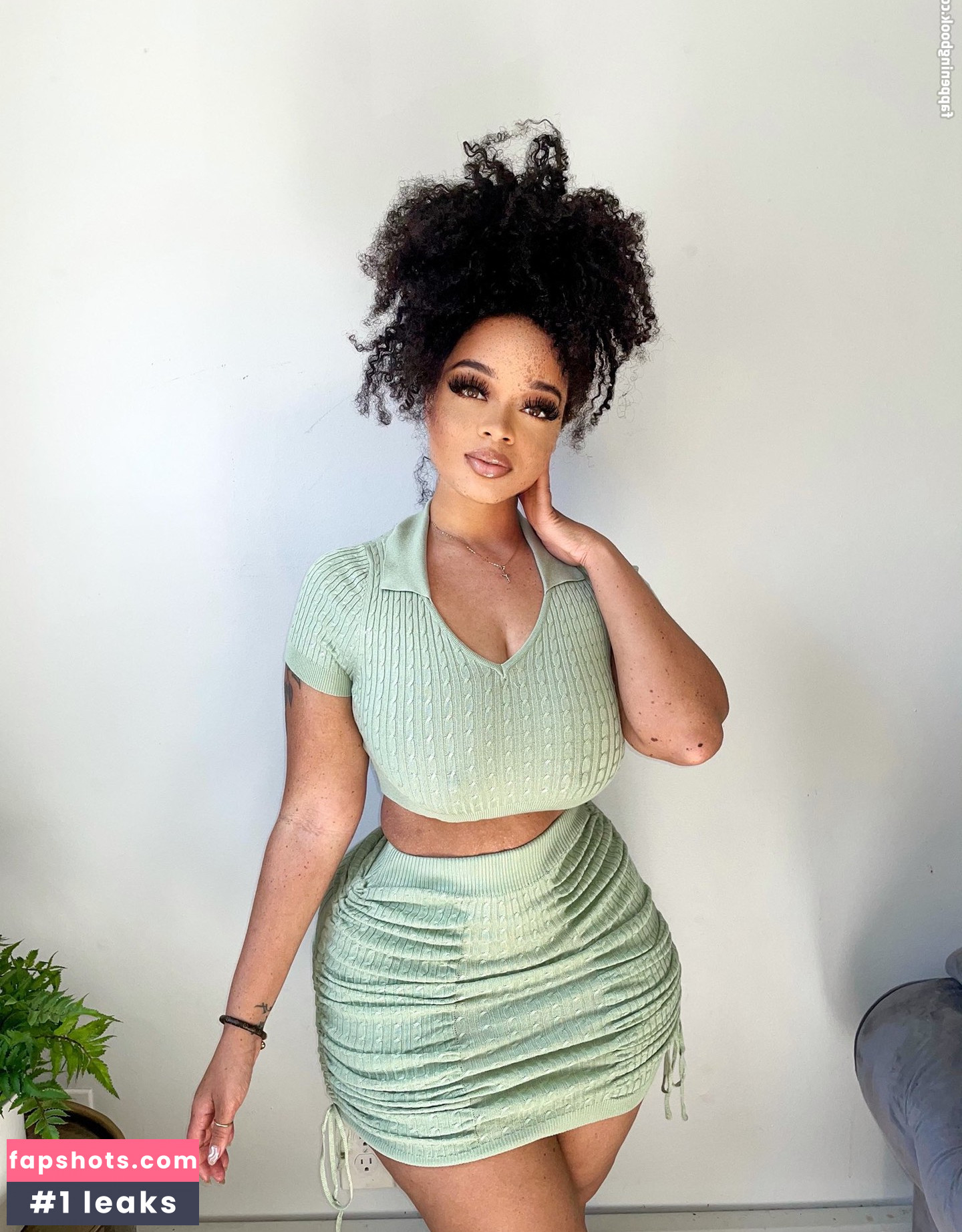 Glowingsunny gallery photo #22