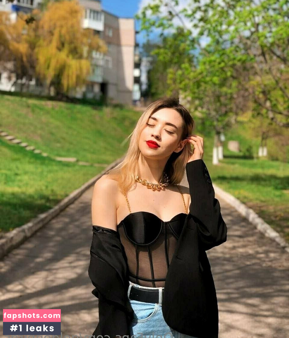 goldenbirds nude babe gallery