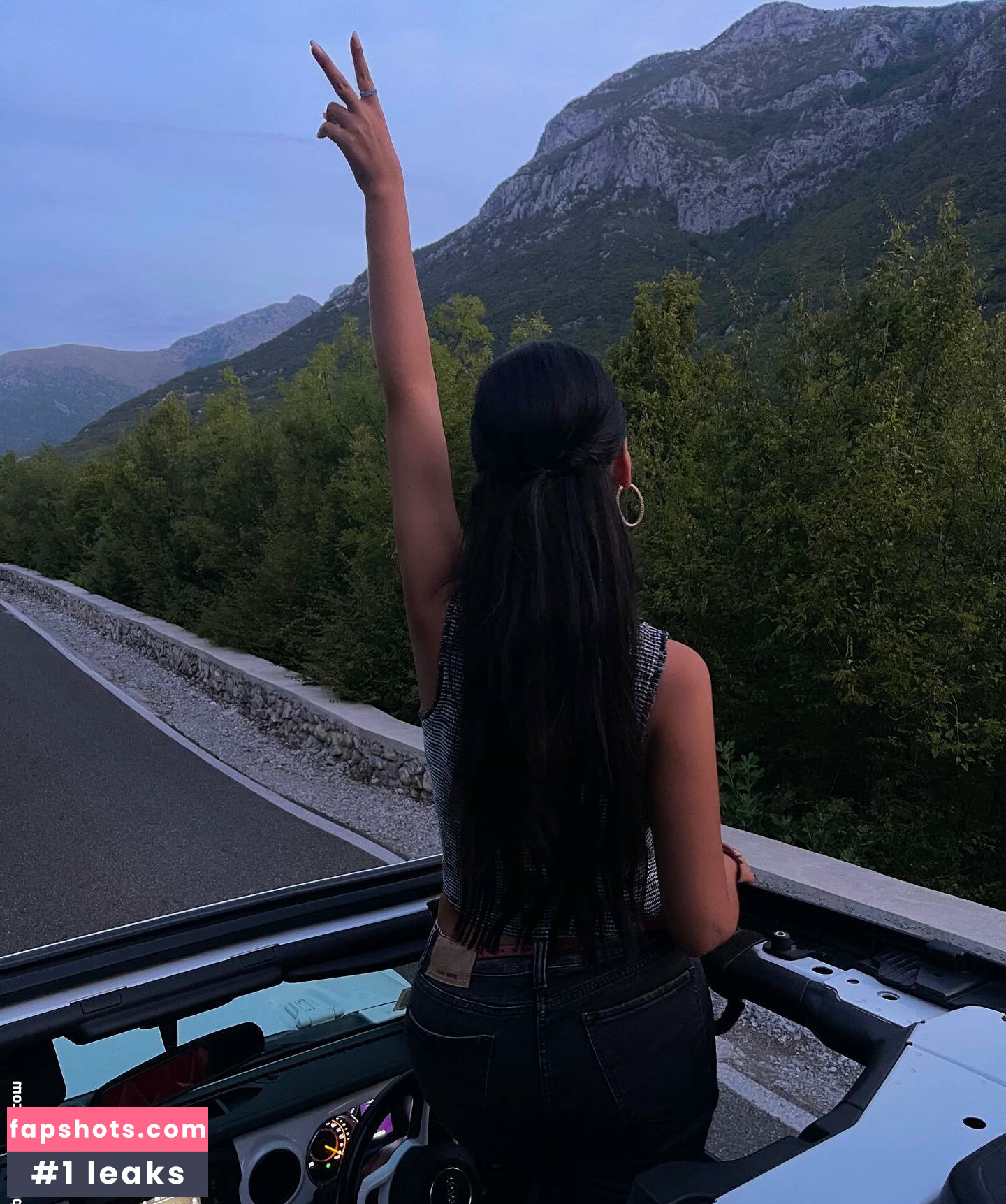 Goldi Halili gallery photo #13