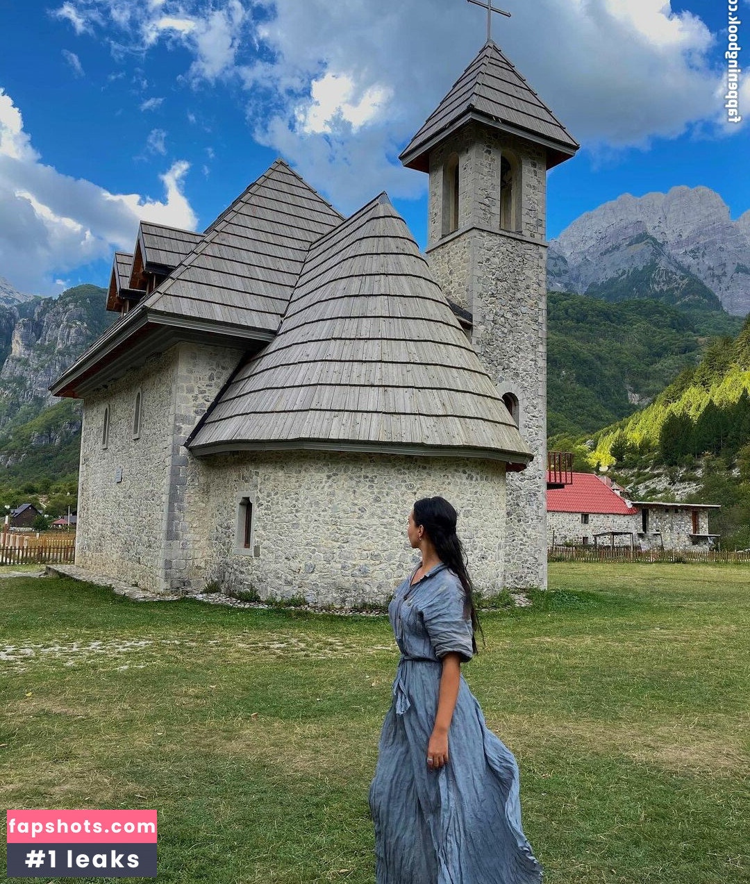 Goldi Halili gallery photo #5