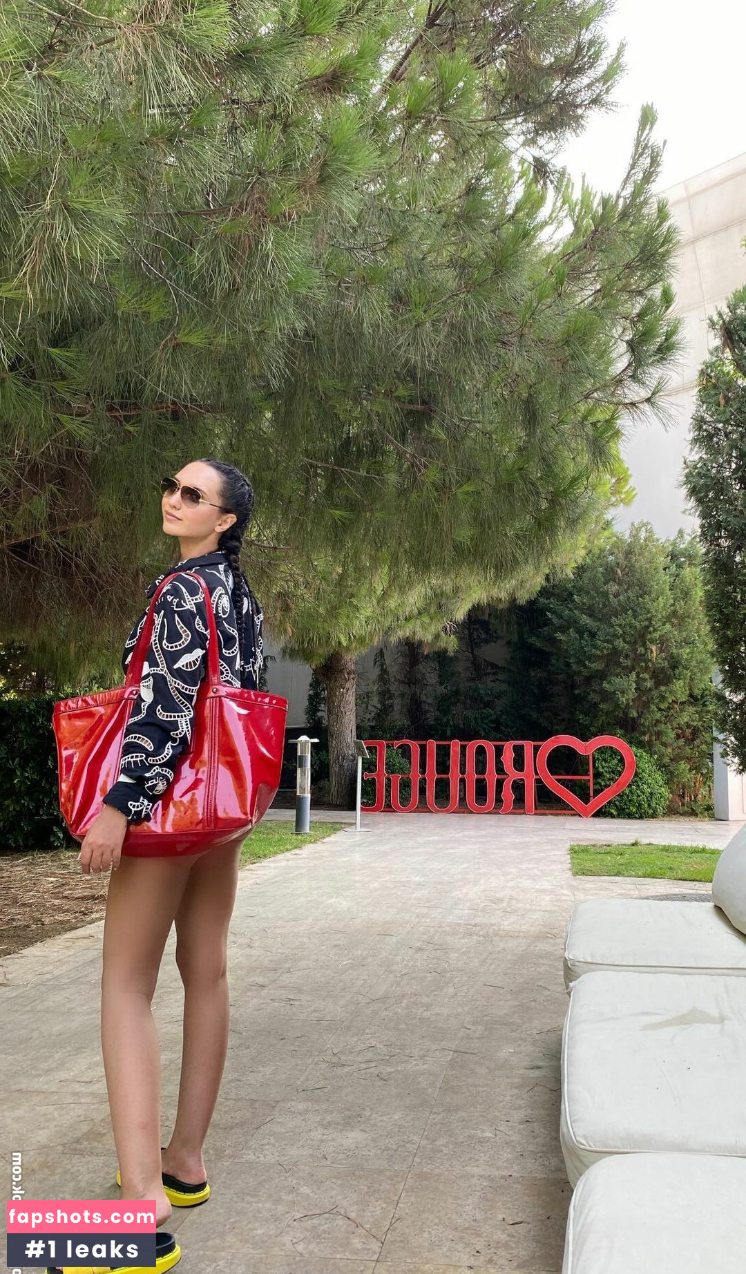 Goldi Halili gallery photo #7